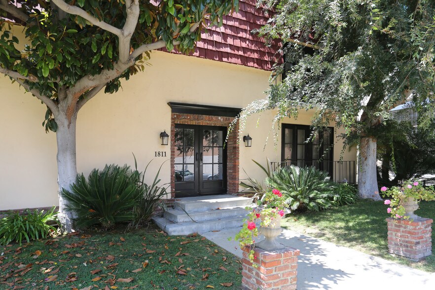 1811 PARNELL AV, Los Angeles, CA à vendre - Photo du bâtiment - Image 2 de 6