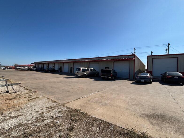 2655 W US Highway 377, Granbury, TX for lease - Building Photo - Image 1 of 4