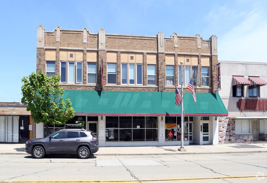916-918 Milwaukee Ave, South Milwaukee, WI for lease - Building Photo - Image 3 of 3
