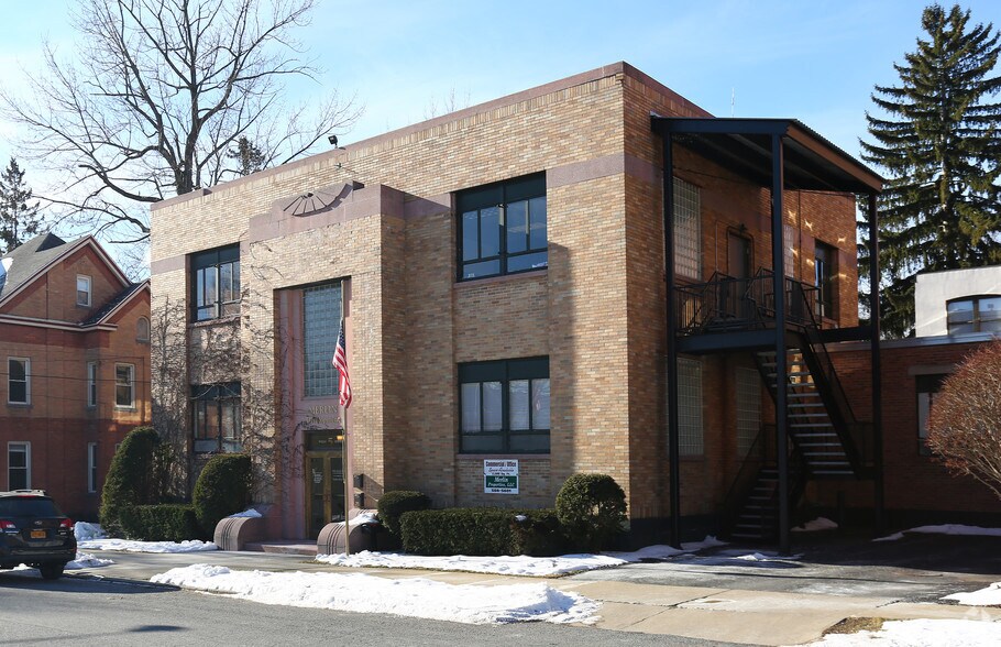 5 Wells St, Saratoga Springs, NY à vendre - Photo du bâtiment - Image 1 de 9
