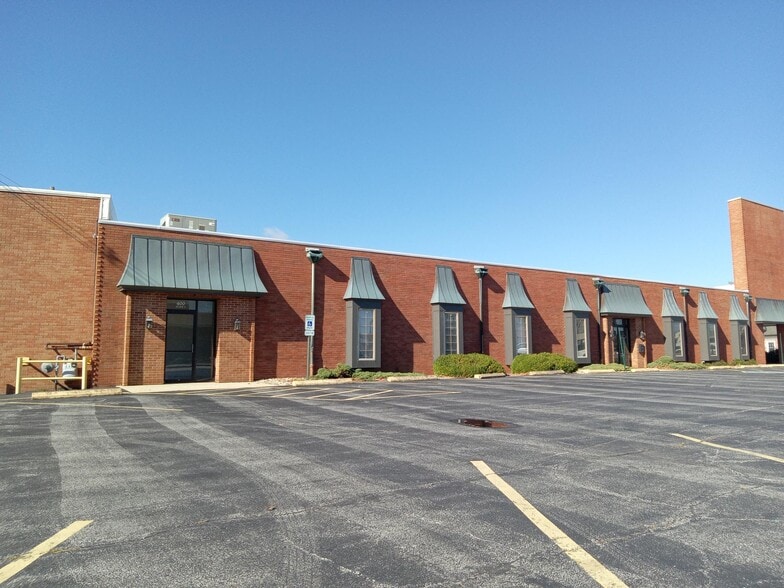 400 St. Louis St, Edwardsville, IL for lease - Building Photo - Image 3 of 8