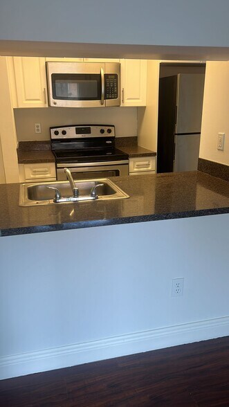 BULK CONDO PORTFOLIO portefeuille de 3 propriétés à vendre sur LoopNet.ca - Photo du bâtiment - Image 2 de 29