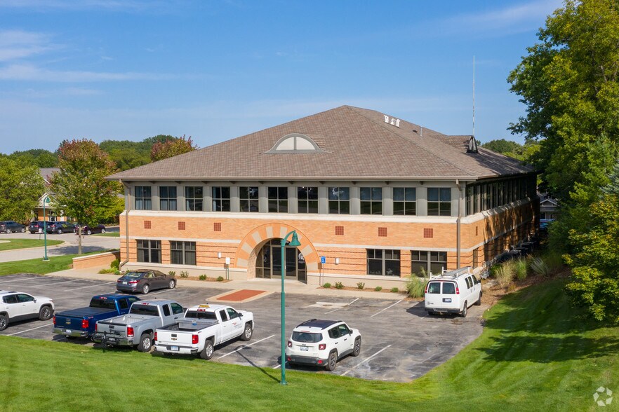 3300 Eagle Run Dr NE, Grand Rapids, MI à louer - Photo principale - Image 1 de 19