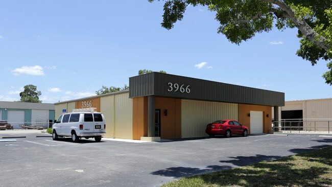 Plus de détails pour 3966 Arnold Ave, Naples, FL - Industriel à louer