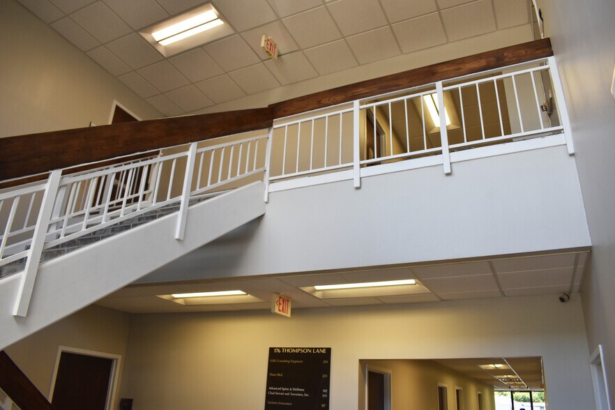 176 Thompson Ln, Nashville, TN à louer - Photo du bâtiment - Image 3 de 11