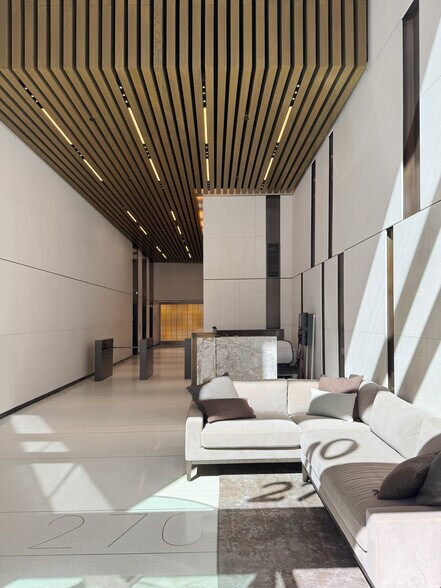 270 Madison Ave, New York, NY à louer - Photo du bâtiment - Image 2 de 8