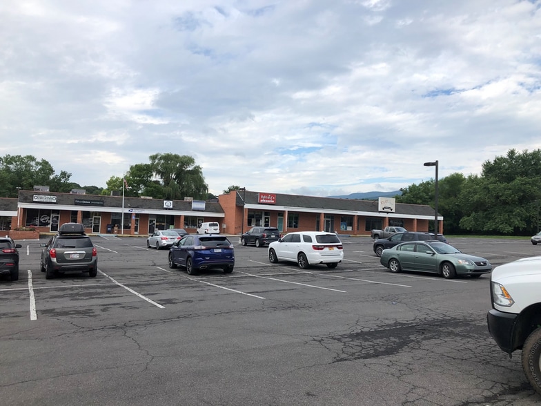 16107-16115 McMullen Hwy SW, Cumberland, MD for lease - Primary Photo - Image 1 of 4