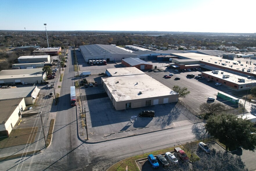 4254-4258 Director Dr, San Antonio, TX for sale - Building Photo - Image 3 of 6