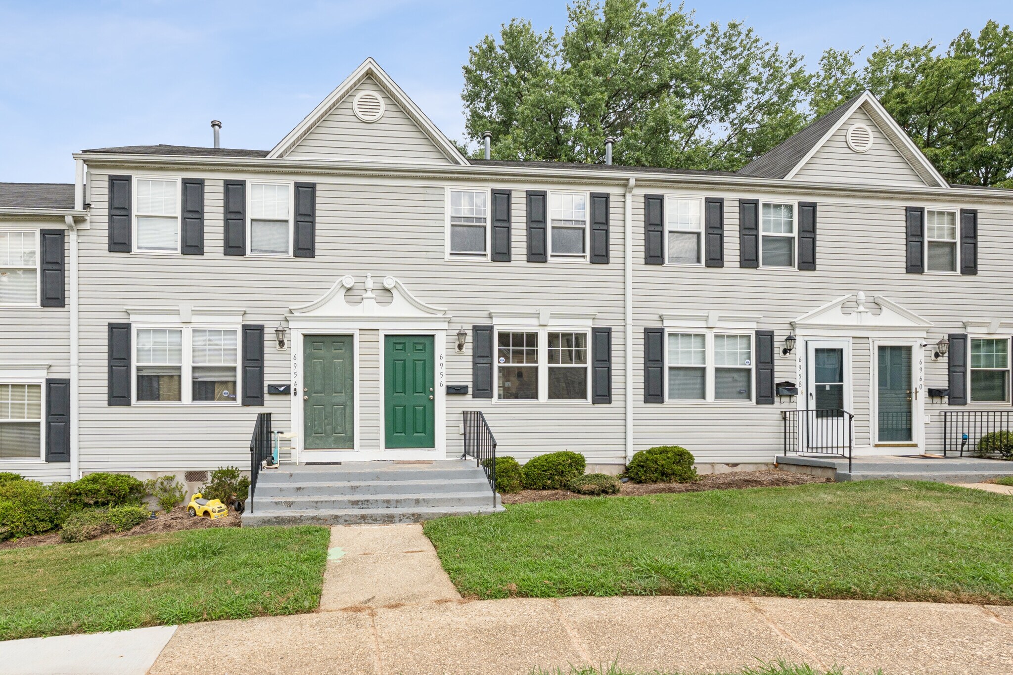  dans  à vendre Photo du bâtiment- Image 1 de 1