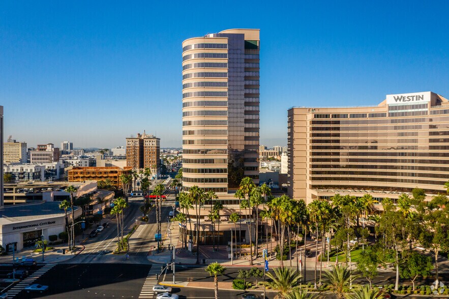 301 E Ocean Blvd, Long Beach, CA à louer - Photo du bâtiment - Image 2 de 10