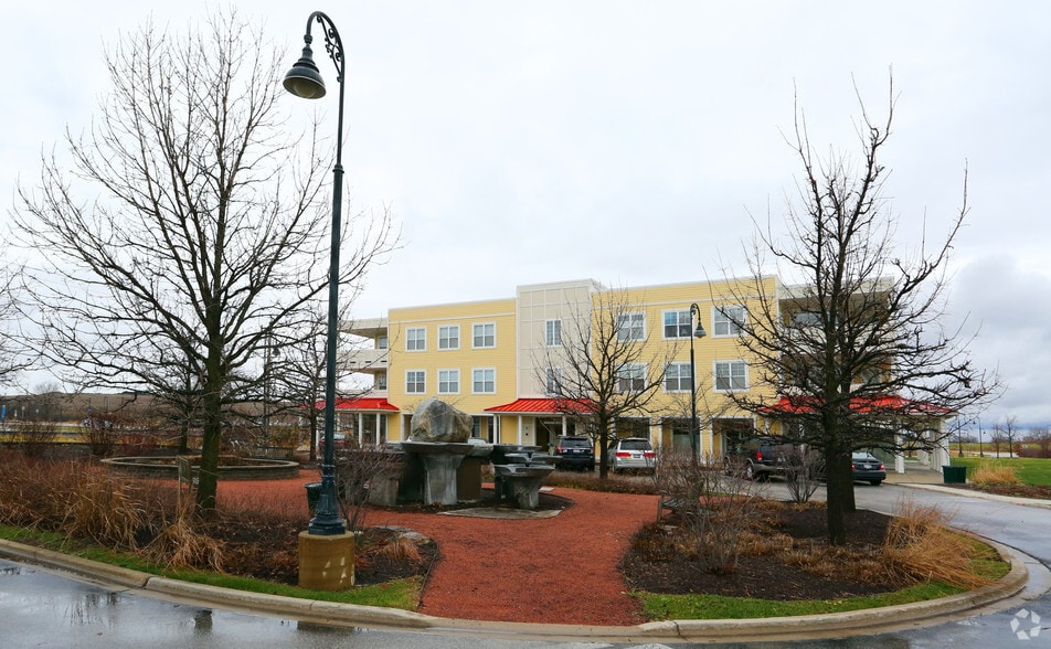 970 Harris Rd, Grayslake, IL for lease - Building Photo - Image 1 of 11