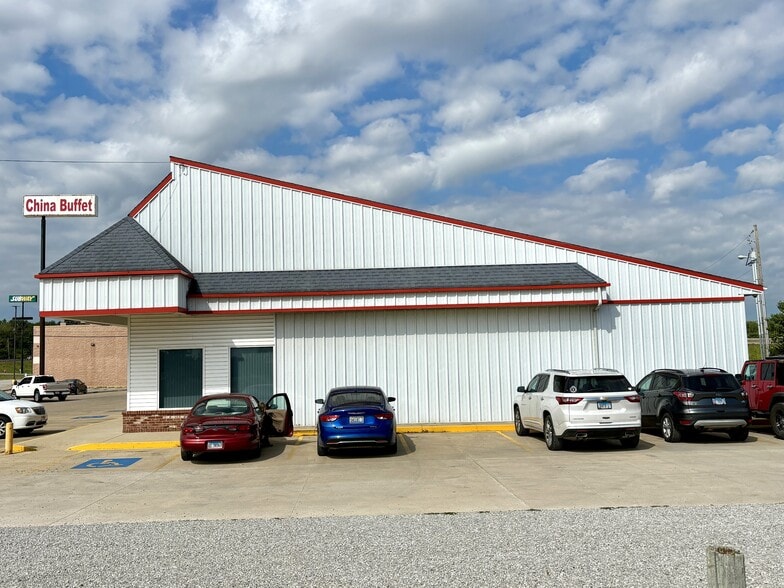 825 New York Dr, Vandalia, IL à louer - Photo du bâtiment - Image 2 de 48