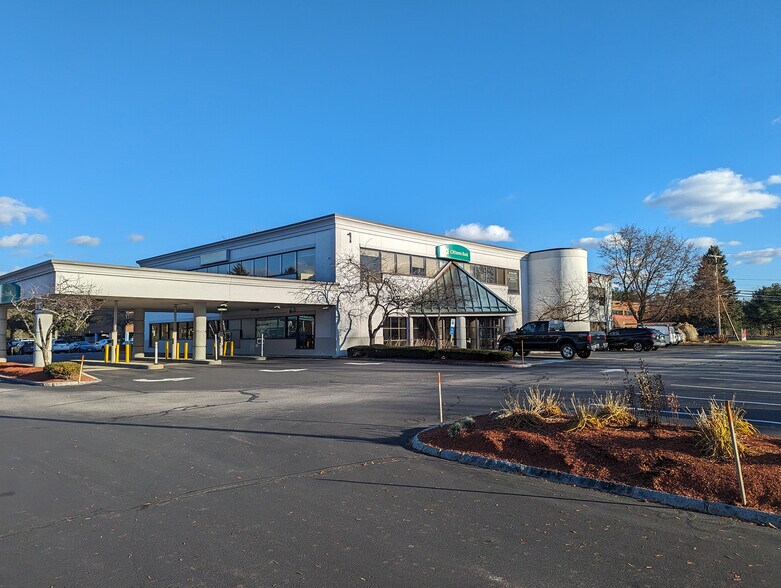 4 Trafalgar Sq, Nashua, NH for lease - Primary Photo - Image 1 of 1