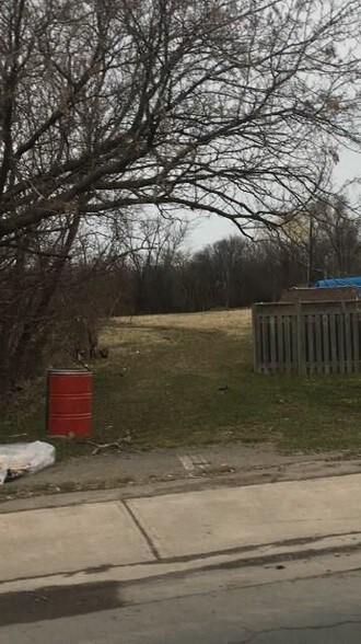 105 Westchester Ave, St Catharines, ON for sale - Primary Photo - Image 1 of 1