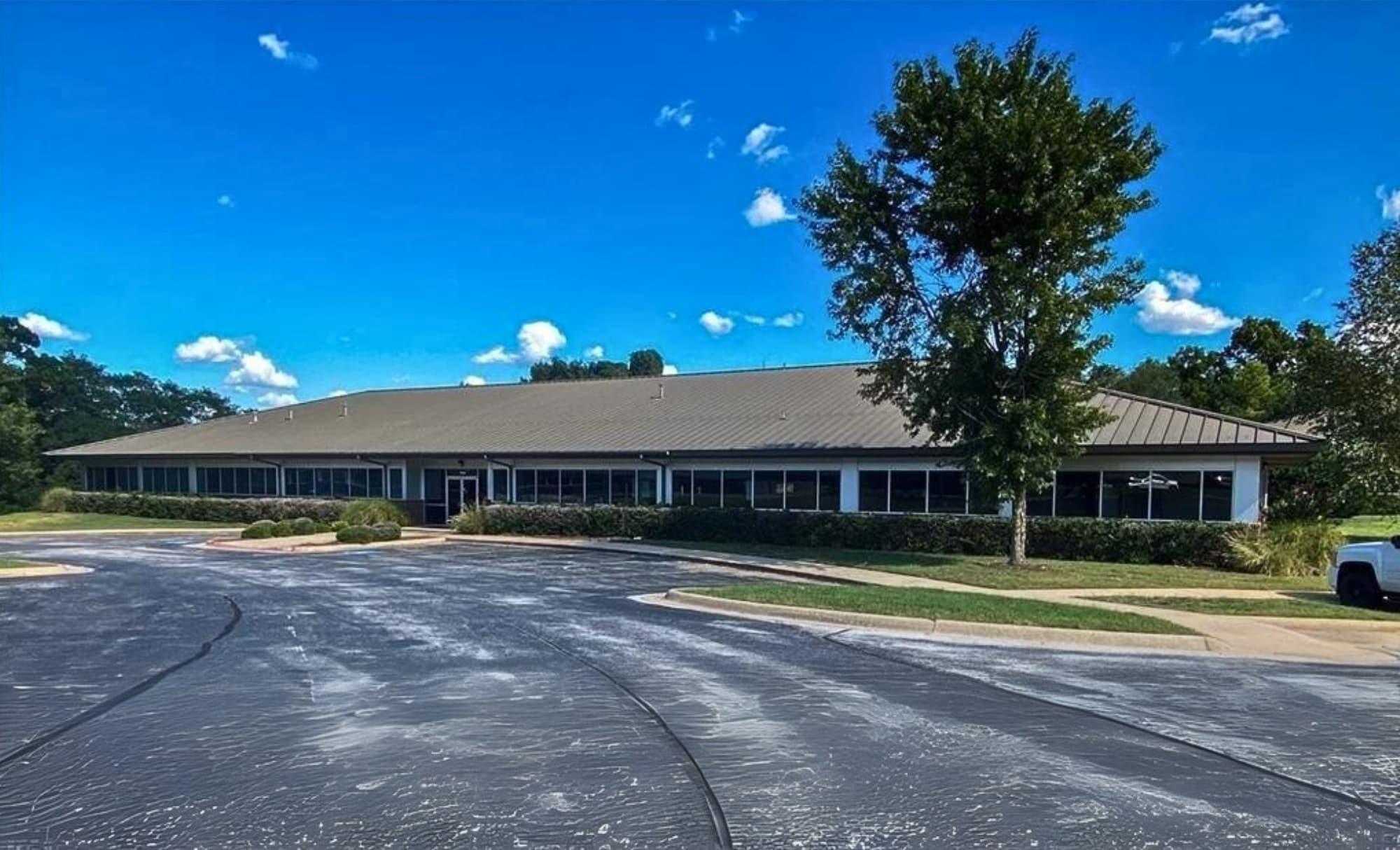 1005 Beau Terre Dr, Bentonville, AR for lease Interior Photo- Image 1 of 10