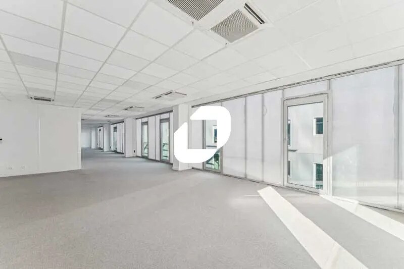 Office in Saint-Denis for lease - Interior Photo - Image 3 of 13