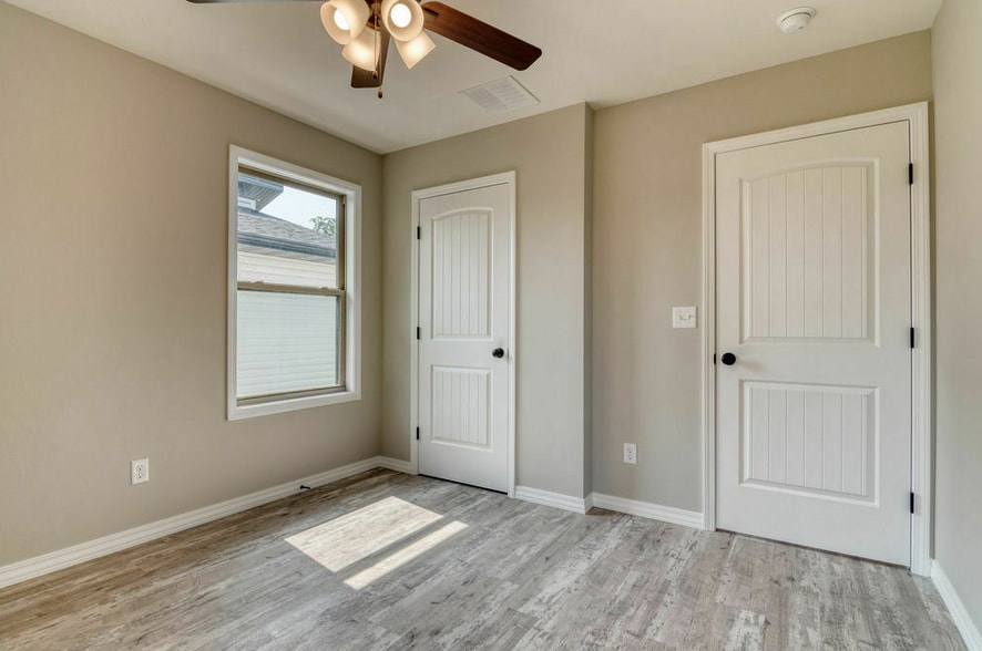 1205 E Paragon, Springfield, MO for sale - Interior Photo - Image 3 of 12