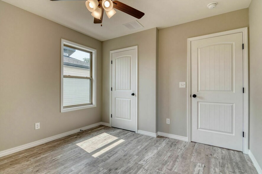 1205 E Paragon, Springfield, MO à vendre - Photo intérieure - Image 3 de 12