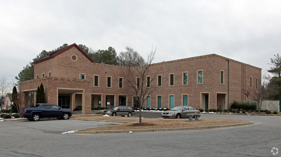 916 S Main St, Fuquay-Varina, NC for lease - Building Photo - Image 2 of 15
