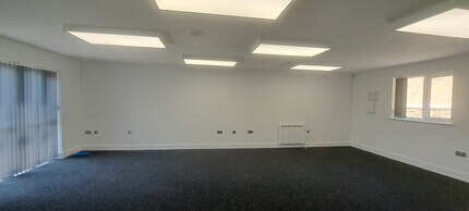 Old Linslade Rd, Leighton Buzzard for lease Interior Photo- Image 2 of 2