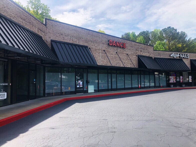 6470 Spalding Dr, Peachtree Corners, GA à louer - Photo du bâtiment - Image 3 de 10