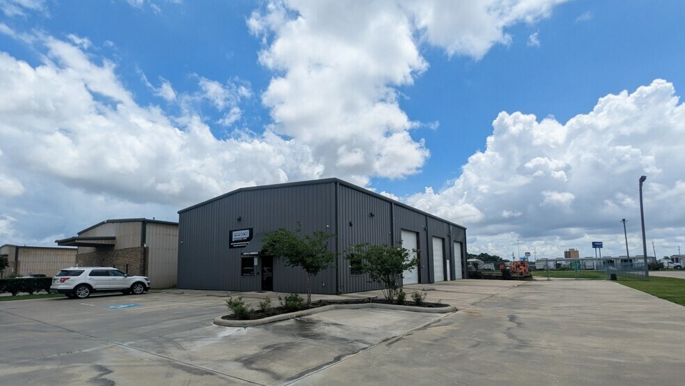 1765 W Commerce Pky, Beaumont, TX à louer - Photo du bâtiment - Image 3 de 25