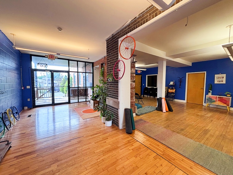 27-29 E 5th Ave, Columbus, OH for lease - Interior Photo - Image 2 of 4