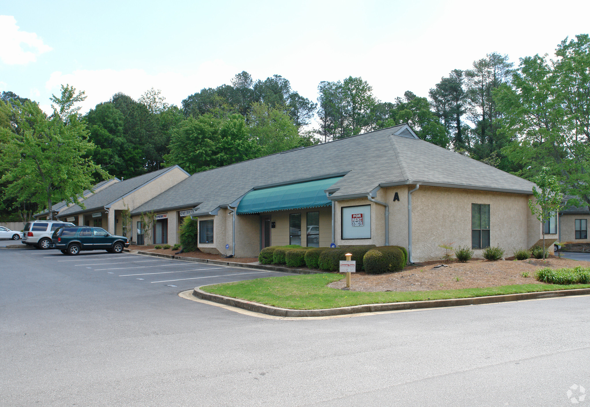 875 Old Roswell Rd, Roswell, GA for sale Primary Photo- Image 1 of 1