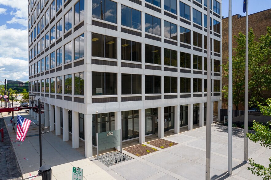 202 S Michigan St, South Bend, IN à louer - Photo du bâtiment - Image 3 de 11