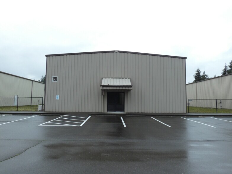 191 William White way, Shelton, WA à louer - Photo du bâtiment - Image 2 de 13