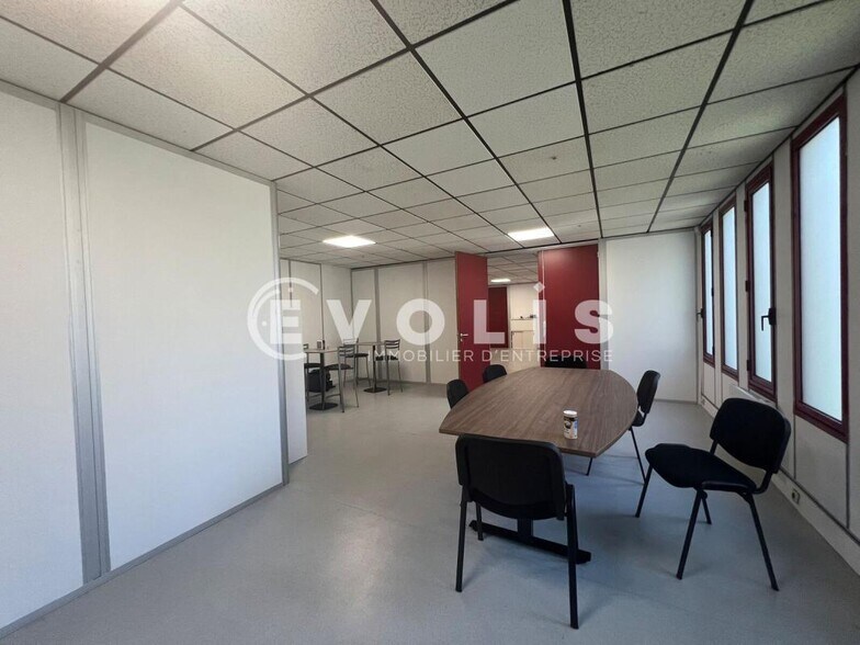 Office in Les Ulis for lease - Interior Photo - Image 3 of 10