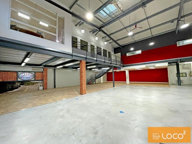 1289 Rue Des Pyrénées, Grenade for sale - Interior Photo - Image 1 of 12