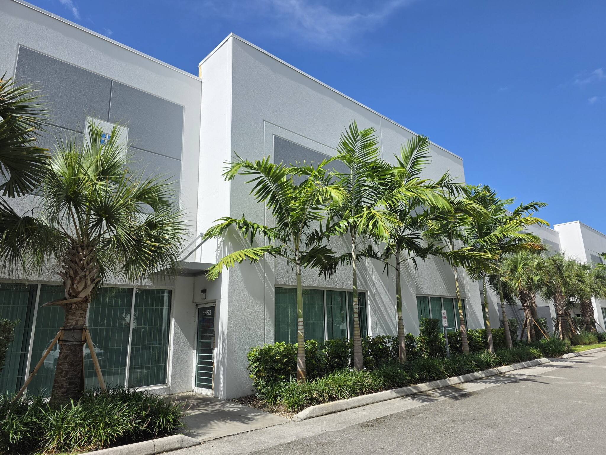 4405-4493 NW 97th Ave, Doral, FL à louer Photo du bâtiment- Image 1 de 17