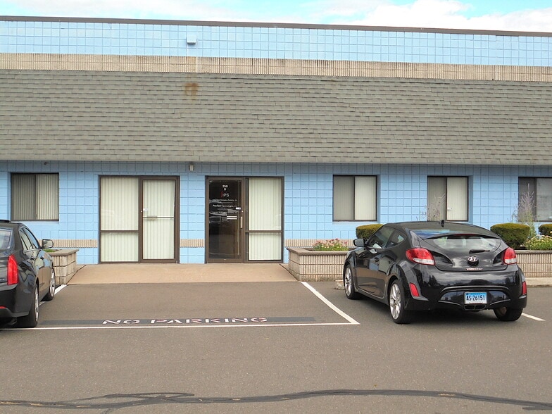 256 Main St, East Windsor, CT for lease - Building Photo - Image 3 of 17