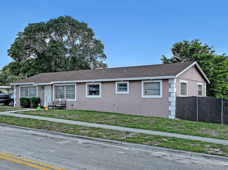 5 Properties portfolio portefeuille de 5 propriétés à vendre sur LoopNet.ca - Photo du bâtiment - Image 3 de 9