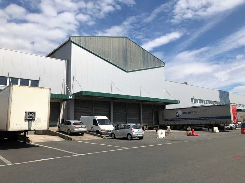 Office in Aulnay-sous-Bois for lease - Building Photo - Image 1 of 10