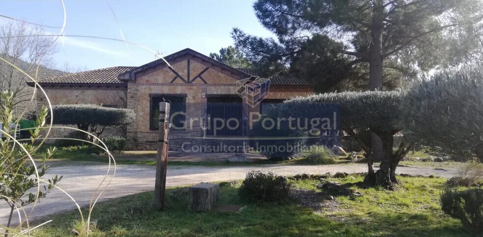 Commerce de détail dans Santa María del Tiétar, Ávila à vendre - Photo du bâtiment - Image 1 de 7