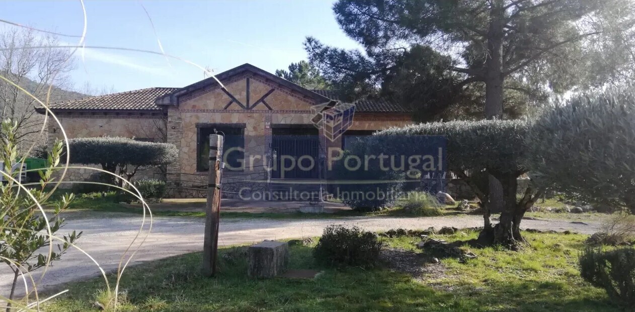 Commerce de détail dans Santa María del Tiétar, Ávila à vendre Photo du bâtiment- Image 1 de 8