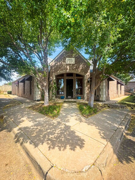 13308 N Macarthur Blvd, Oklahoma City, OK à vendre - Photo du bâtiment - Image 2 de 14