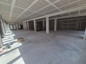 8 Rue De Srebrenica, Paris for lease Interior Photo- Image 2 of 11