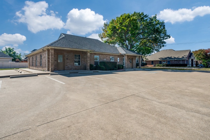 2028 Bedford Rd, Bedford, TX for sale - Building Photo - Image 2 of 9