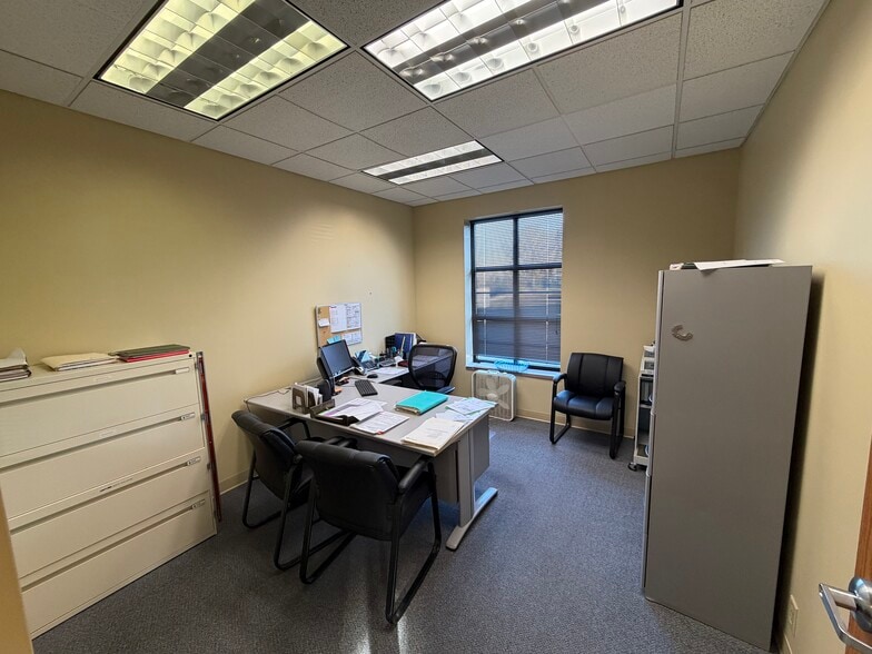 17811 E 40 Hwy, Independence, MO for sale - Building Photo - Image 3 of 31