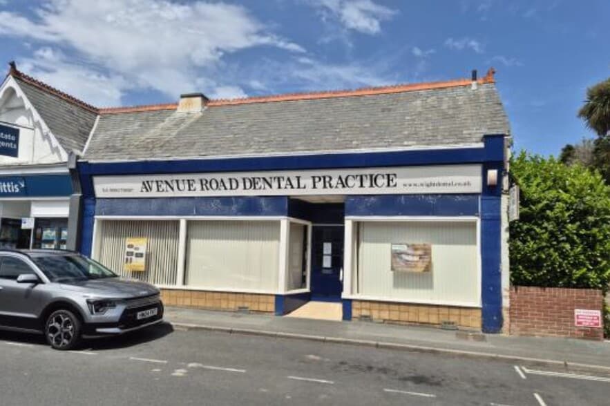 Avenue Road, Freshwater for sale - Building Photo - Image 2 of 7