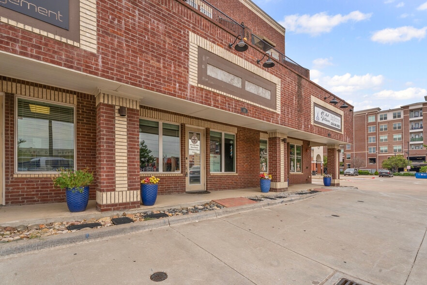 251 S Mill St, Lewisville, TX for sale - Building Photo - Image 1 of 17