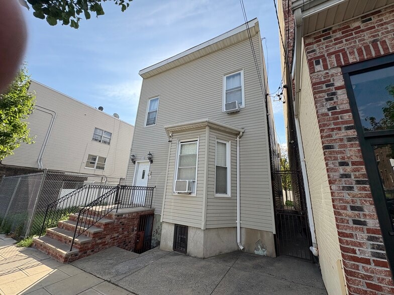 Union City Multifamily Portolio portfolio of 3 properties for sale on LoopNet.ca - Building Photo - Image 2 of 9