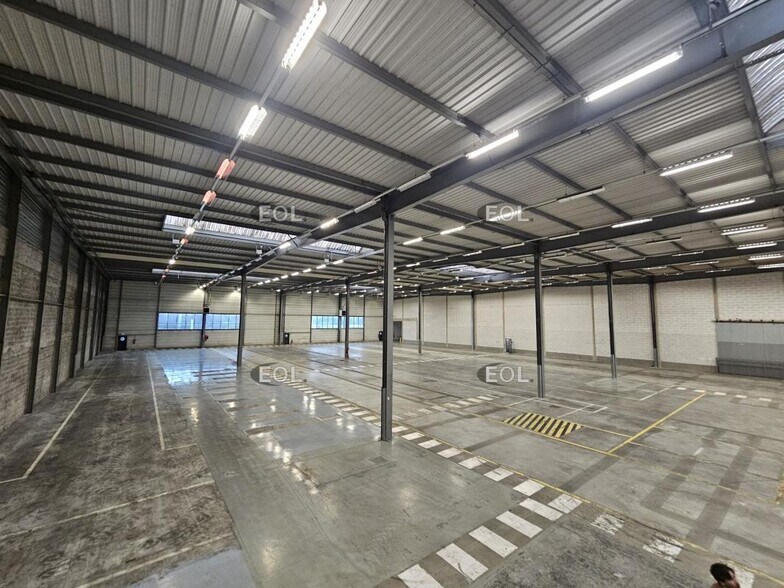 Industrial in Alfortville for lease - Building Photo - Image 2 of 12
