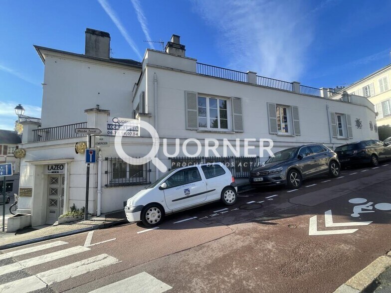 Office in Pontoise for lease - Building Photo - Image 3 of 19