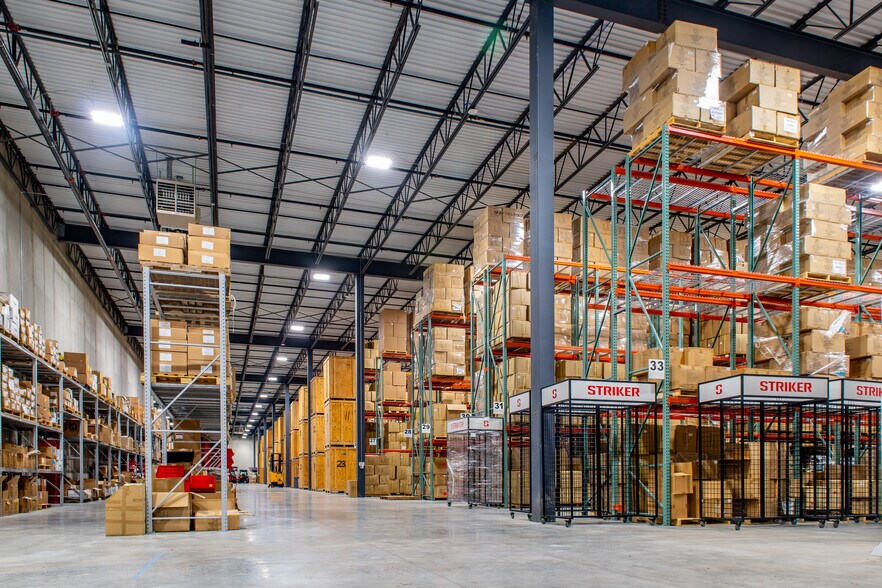 651 Commerce Dr, Hudson, WI à vendre - Photo du bâtiment - Image 2 de 9