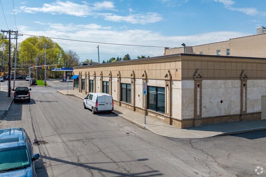 2449-2459 James St, Syracuse, NY à louer - Photo du bâtiment - Image 3 de 5