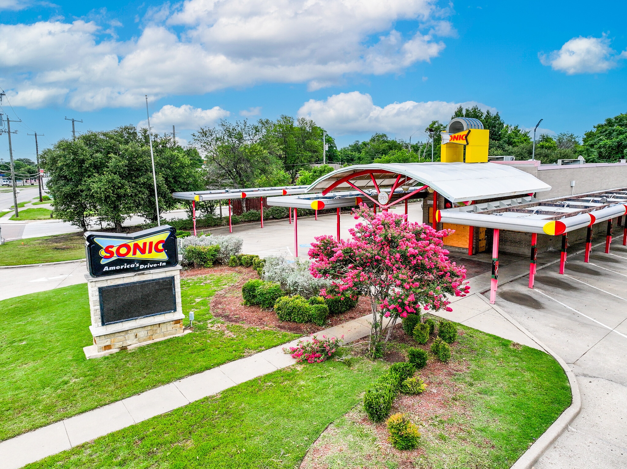1300 W Pioneer Dr, Irving, TX for sale Primary Photo- Image 1 of 31